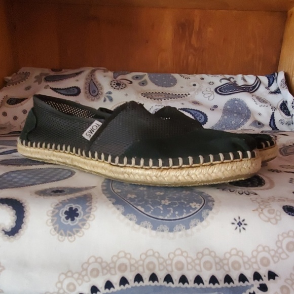 Toms Shoes - TOMS